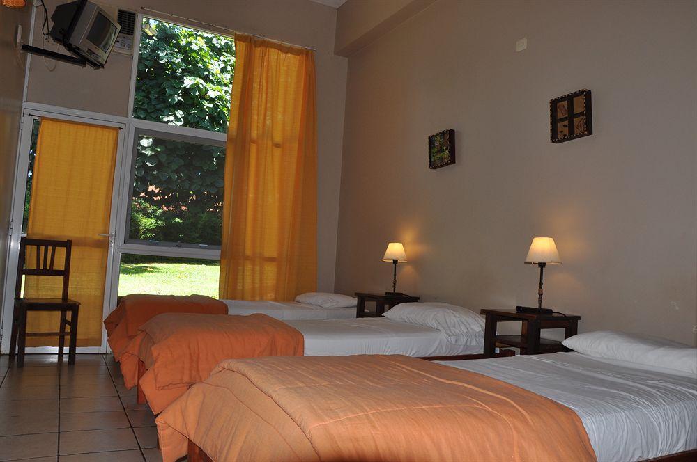 Iguazu Inn Hostel Puerto Iguazú Buitenkant foto