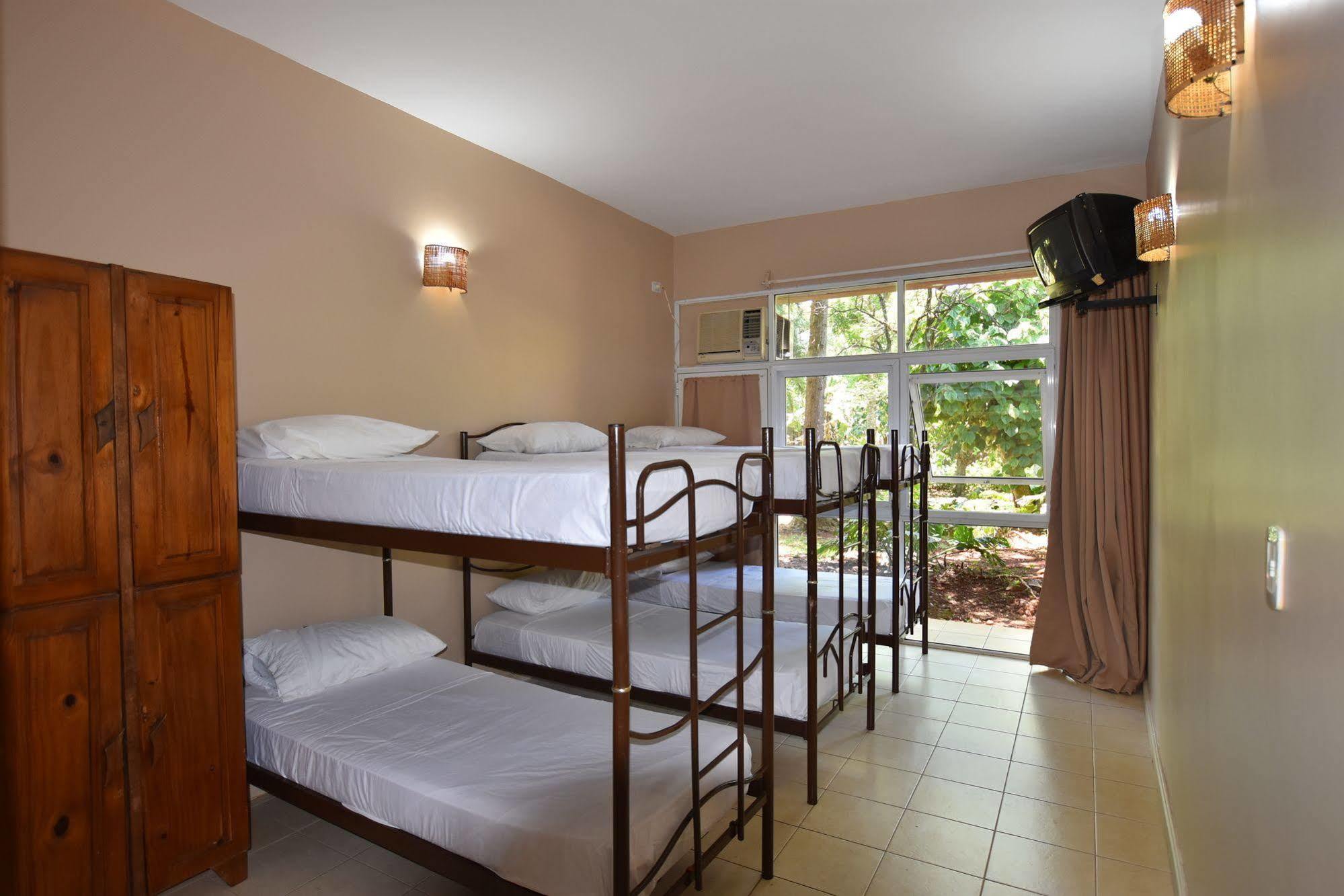 Iguazu Inn Hostel Puerto Iguazú Buitenkant foto